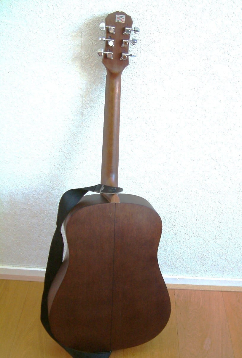Epiphone western gitaar 1997  goede klank  incl draagriem
