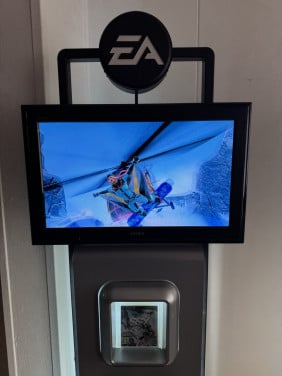 PlayStation 3 promo-stand – SSX snowboard game (EA Games)