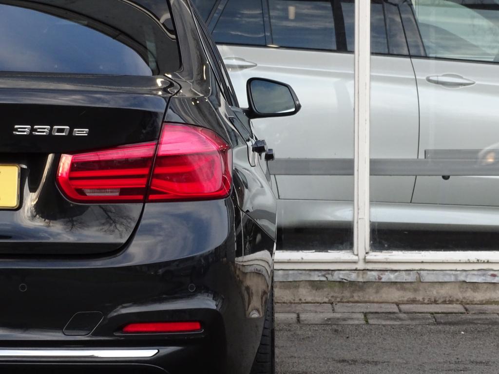 BMW 3-serie 330e luxury