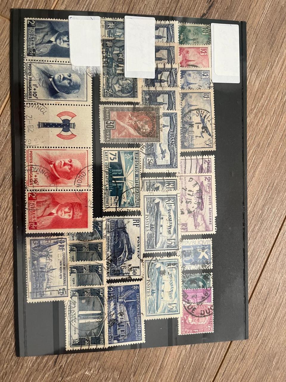 Kleine collectie postzegels Frankrijk op insteekkaarten