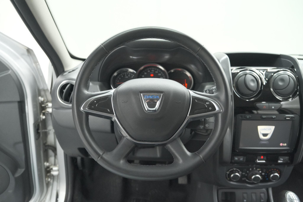 Dacia Duster tce 120 4x2 blackshadow | trekhaak | camera | navigatie | park