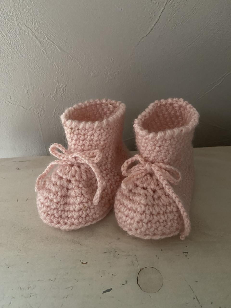 Nieuw: schattig gehaakte babyslofjes