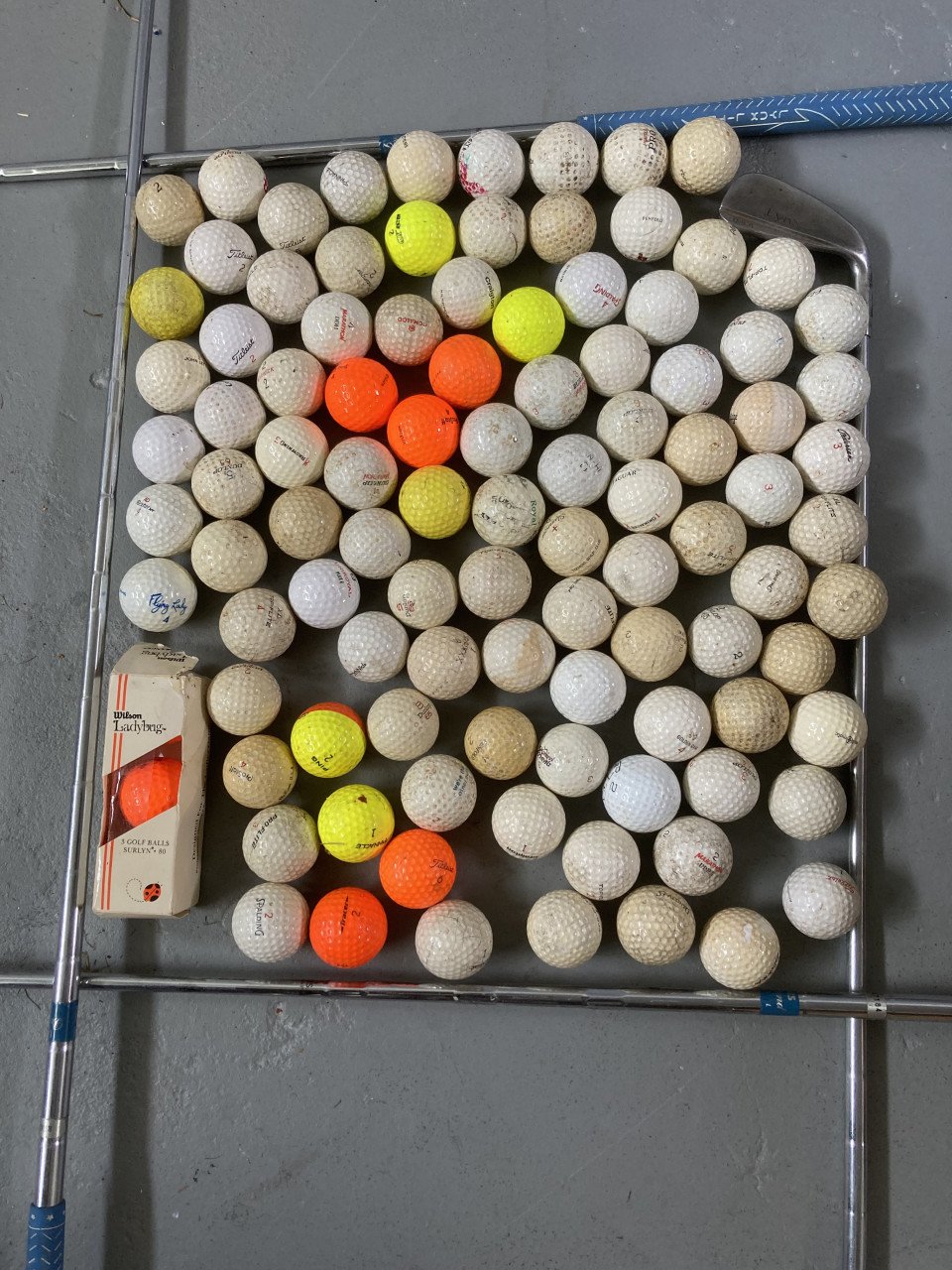 Golfset, golftas Titleist, clubs, golfballen en tees