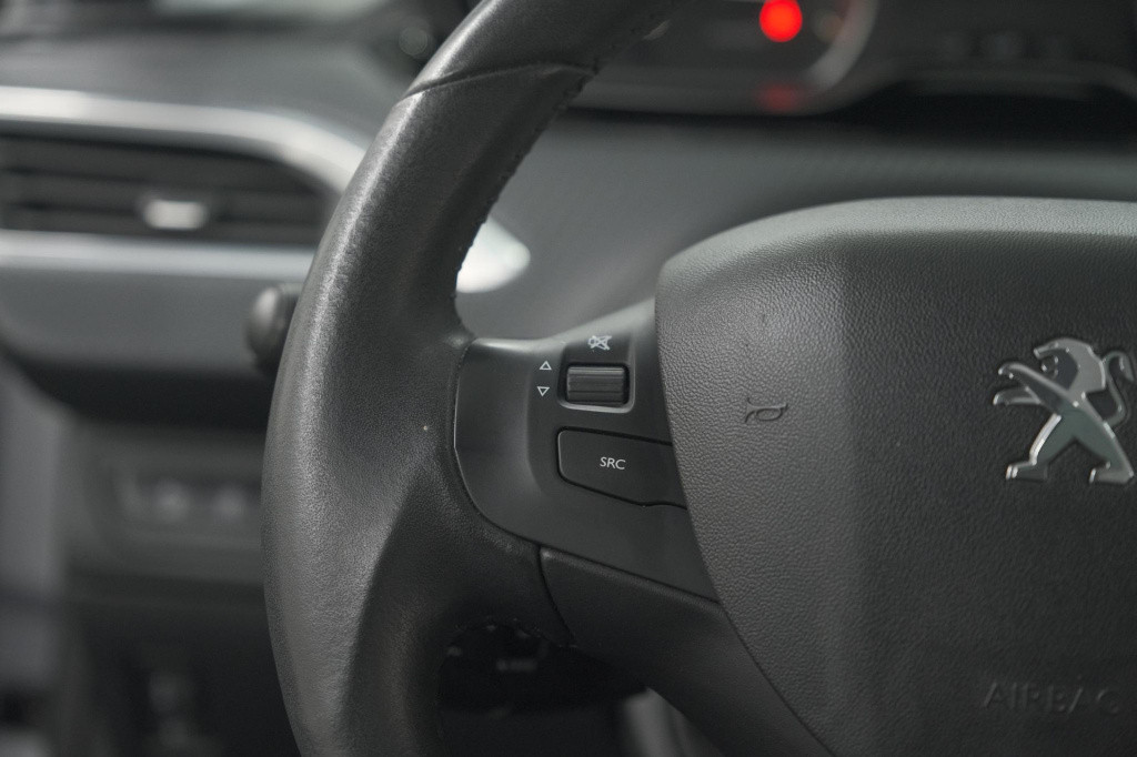 Peugeot 2008 puretech 82 blue lion | trekhaak | panoramadak | navigatie | p