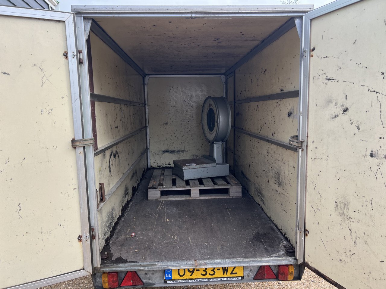 Geremde gesloten aanhanger