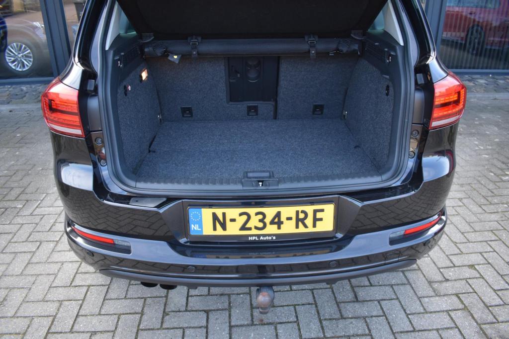 Volkswagen Tiguan 1.4 tsi r-line lm | trekhaak | xenon | led | stoelverwarm