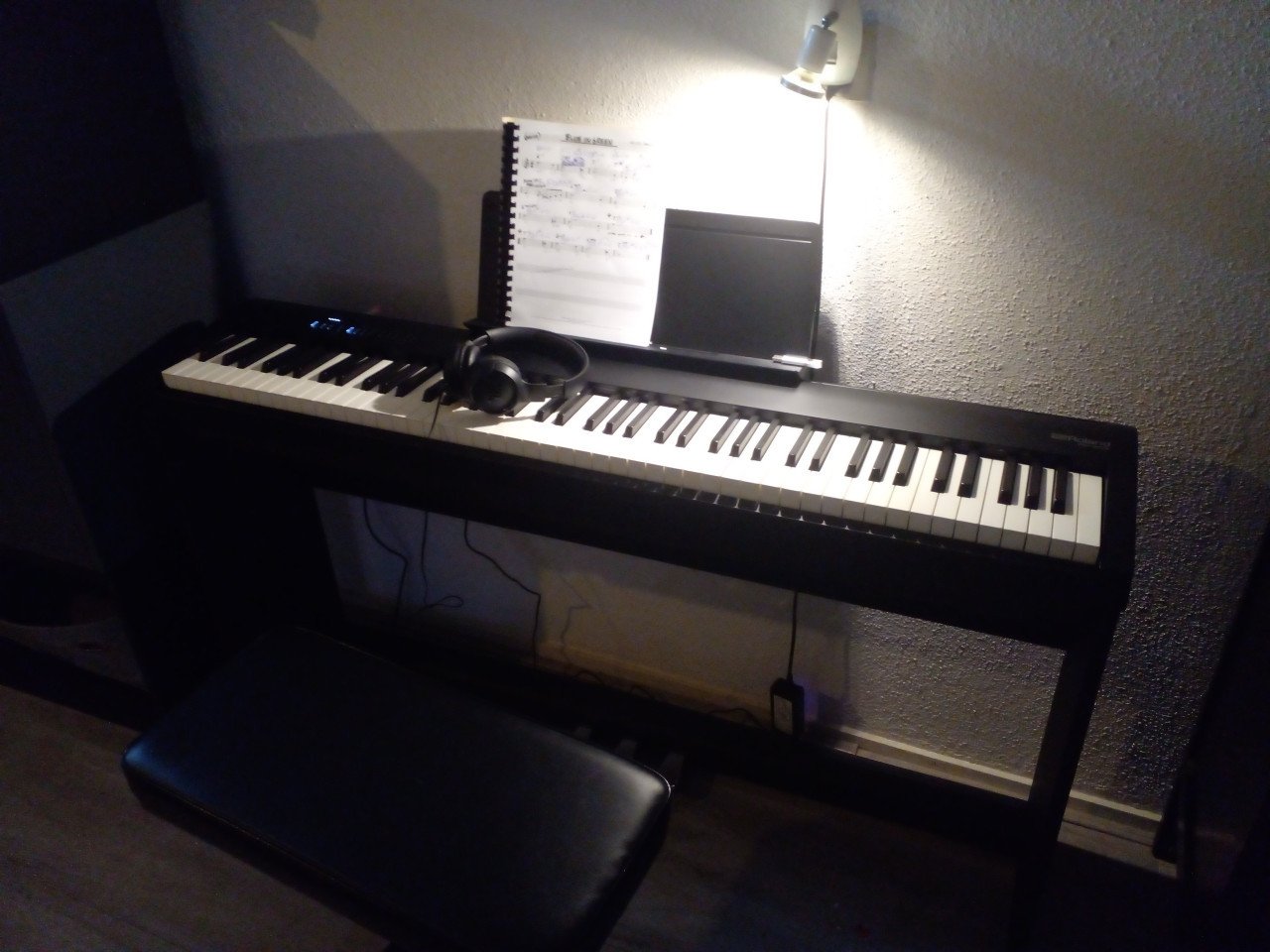 ROLAND FP30X STAGE PIANO, houten onderstel, hoogwaardige pedalen