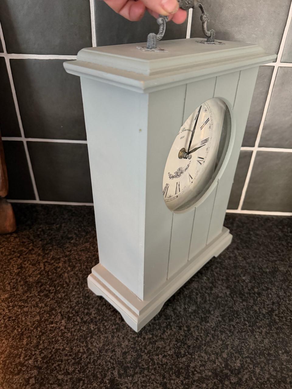 Landelijke tafel klok