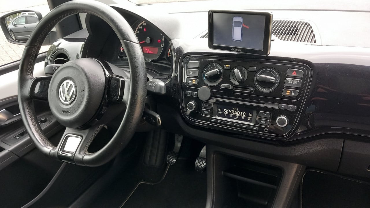 Volkswagen UP 1.0 high up! BleuMotion 5drs bj:2013 airco-panoramadak !!