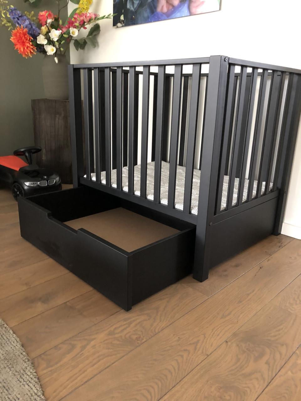 Kidsmill ledikant en box zwart