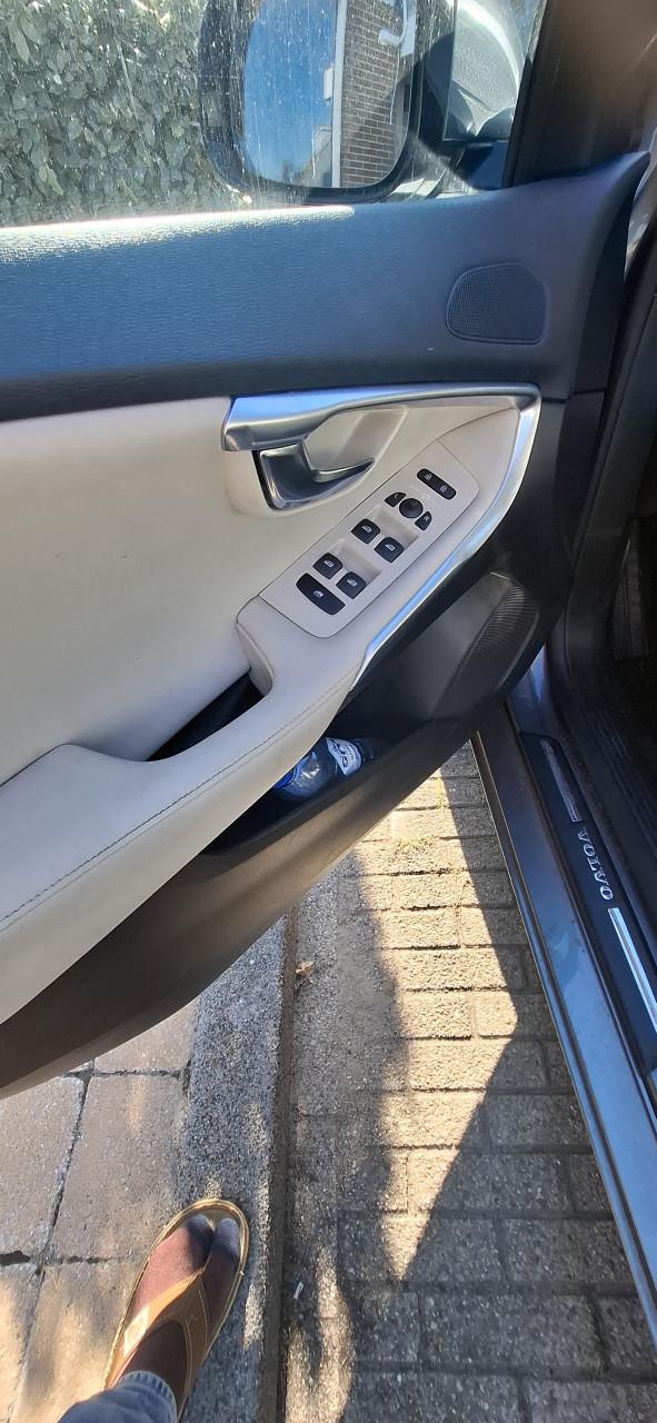 Volvo v40 d2. bj 10-10-2014