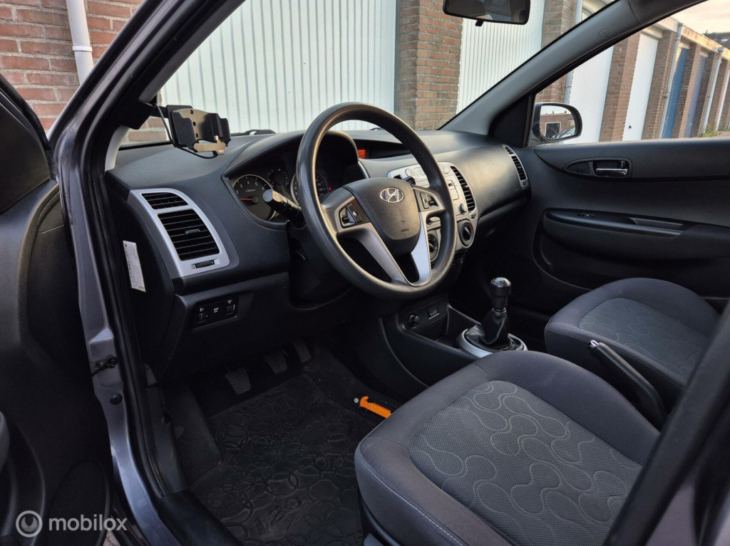Hyundai I 20 1.2i dynamicversion / 5-deurs / dealeronderhouden/ airco / par