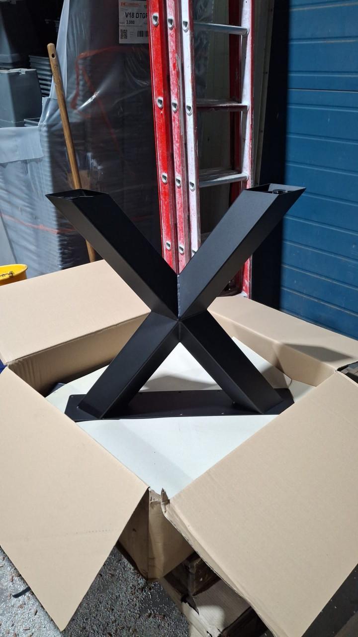 Grote partij salontafel en eettafel onderstellen