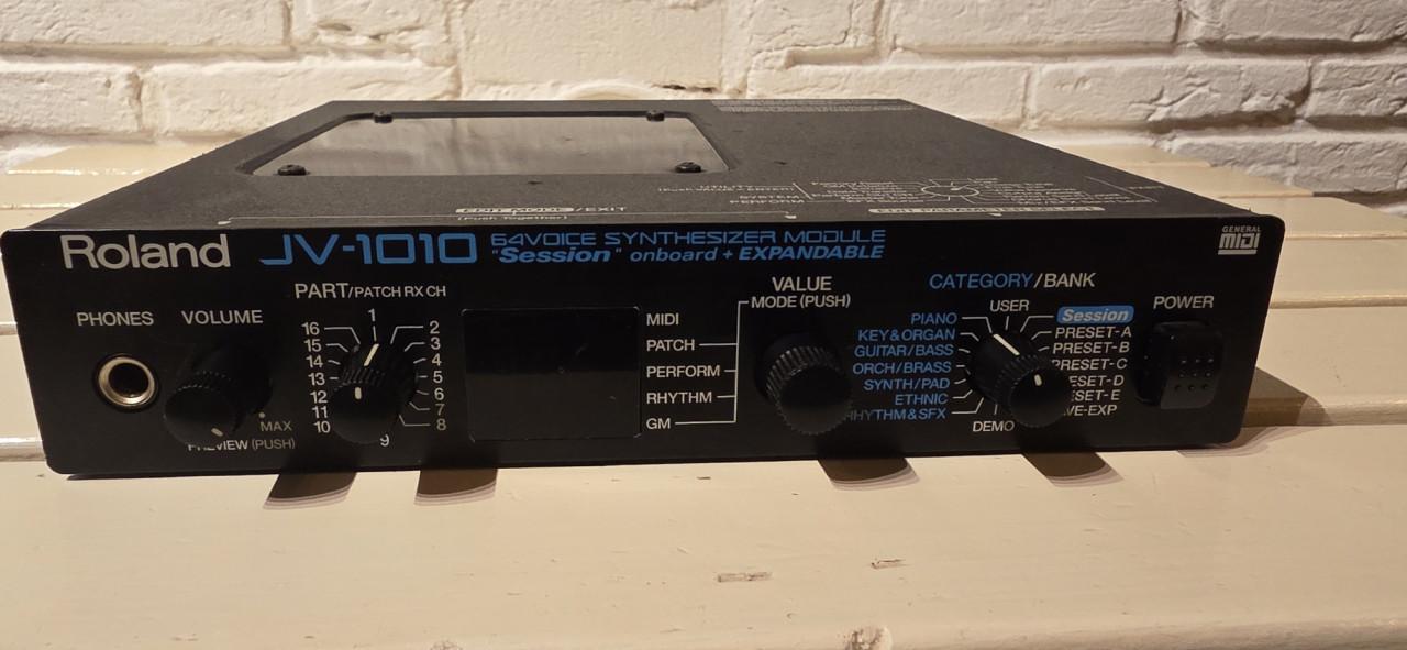 Doepfer LMK2 Piano en Roland JV 1010 synthesizer