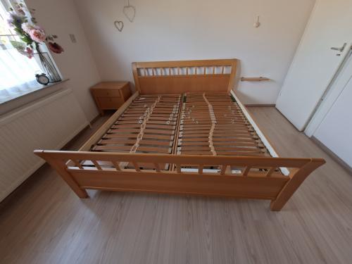 Bed incl. Hülsta verstelbare lattenbodems en nachtkastje