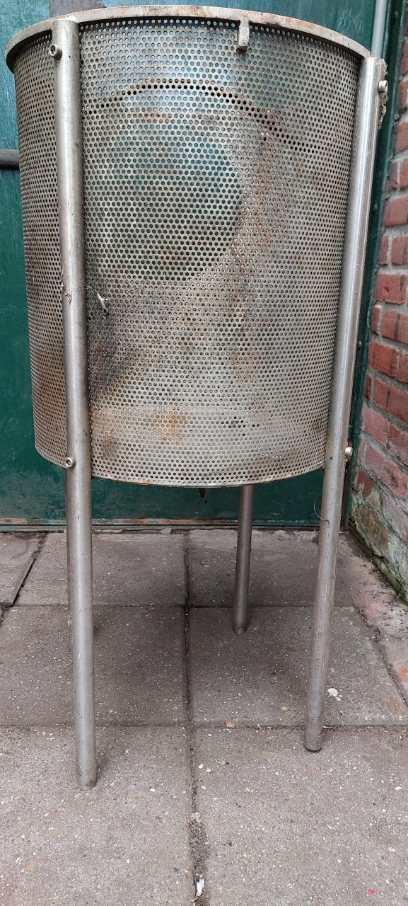 Roest Vrij Stalen vuurkorf Ø 37 cm. H=36>76 cm.