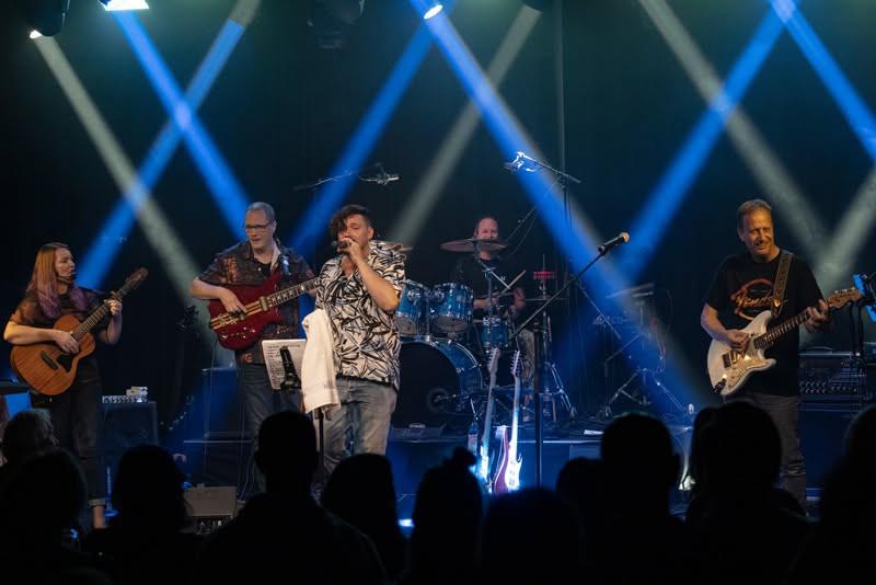 RE-ACT brengt de beste Pop & Rock covers naar jouw feest!