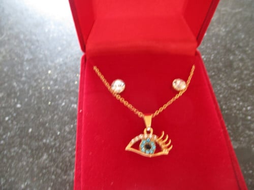 Ketting met oog en oorbellen nieuw