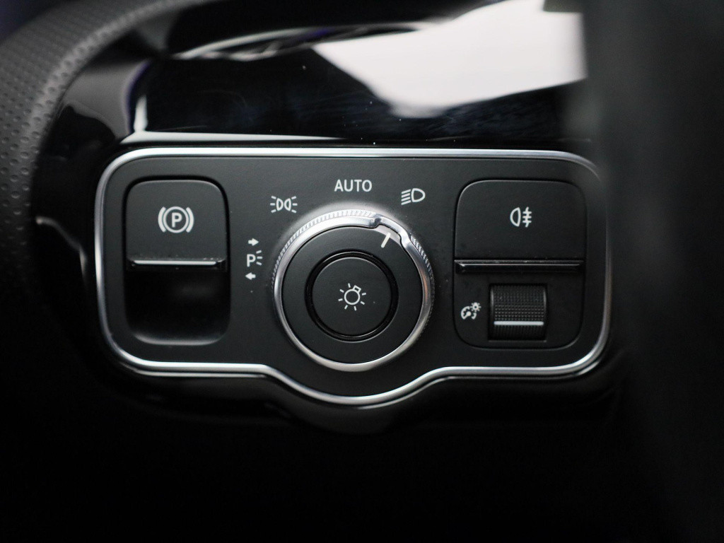 Mercedes-Benz A-Klasse 180 business solution amg | automaat | lmv | sfeer v