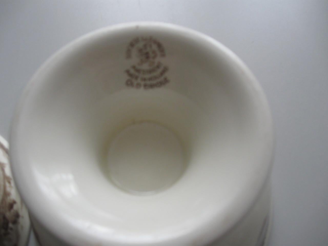 2 Aardewerk kabinet kommen