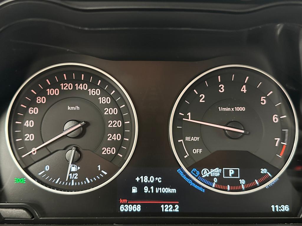 BMW X1 sdrive20i sport line | trekhaak | head-up-display | stoelverwarming 