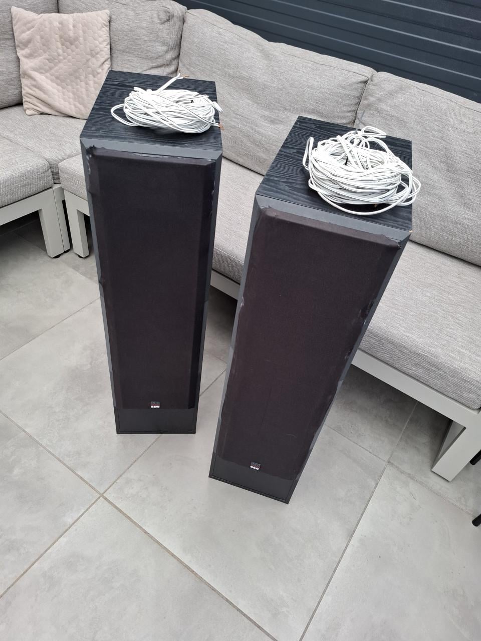 Te koop: een paar B&W DM 580 vloerstaande luidsprekers in zeer goede staat.