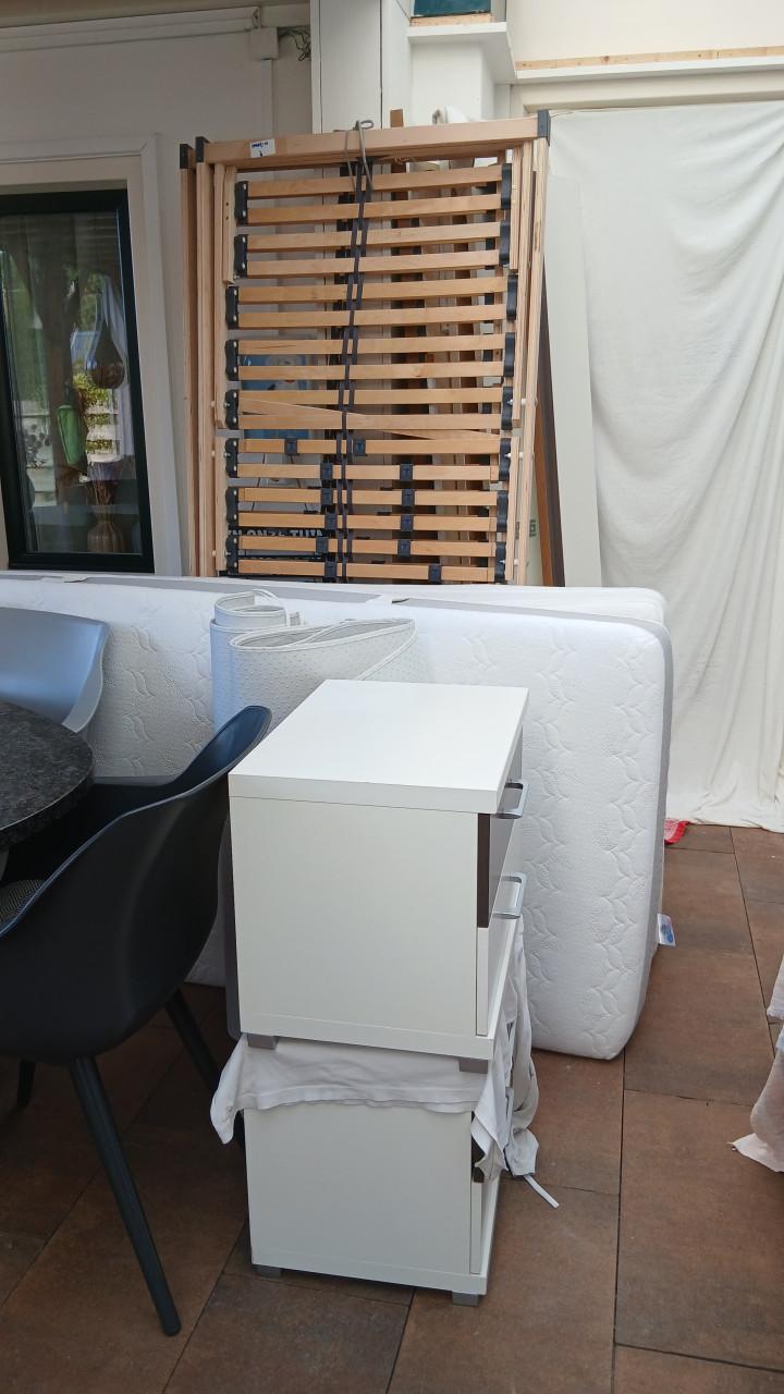 Complete slaapkamer bed 200 x 180 kledingkast nachtkastjes elektrische