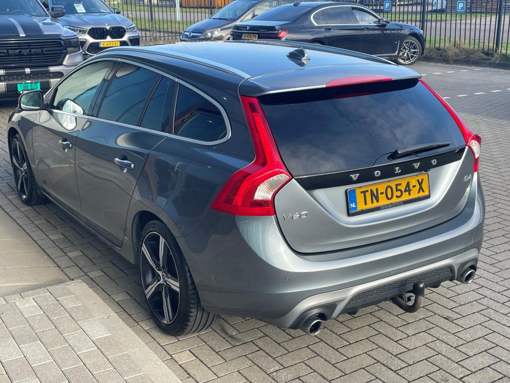 Volvo V60 2.0 d4 r-design automaat | schuifdak | leder | trekhaak