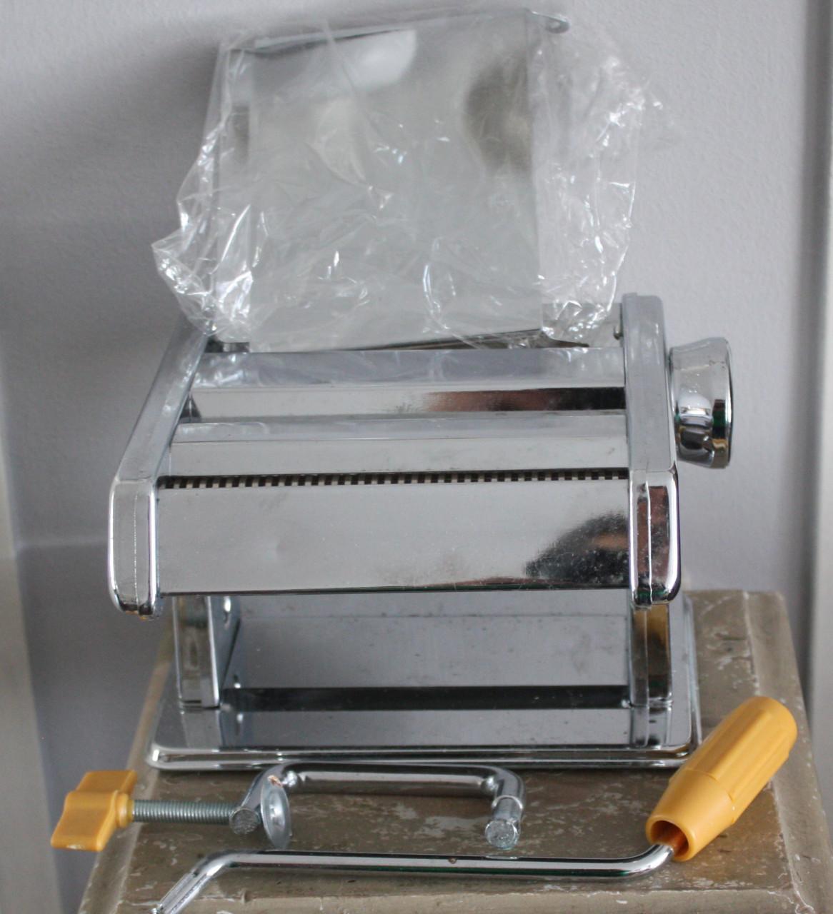 Pasta machine-nieuw in de verpakking