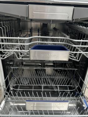 Bijna Niet gebruikte A+++ klasse Siemens inbouw vaatwasser 83x60 cm.