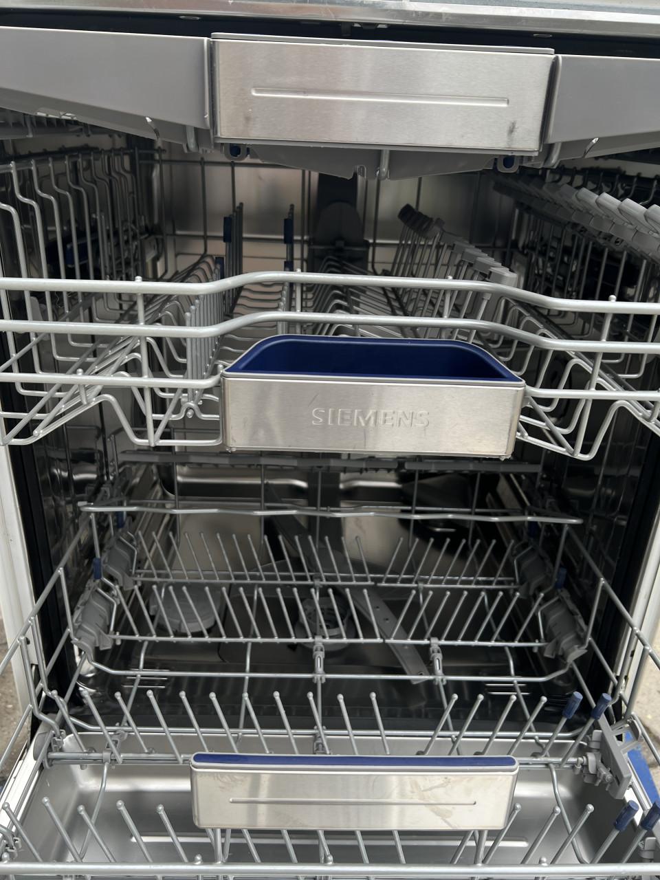 Bijna Niet gebruikte A+++ klasse Siemens inbouw vaatwasser 83x60 cm.