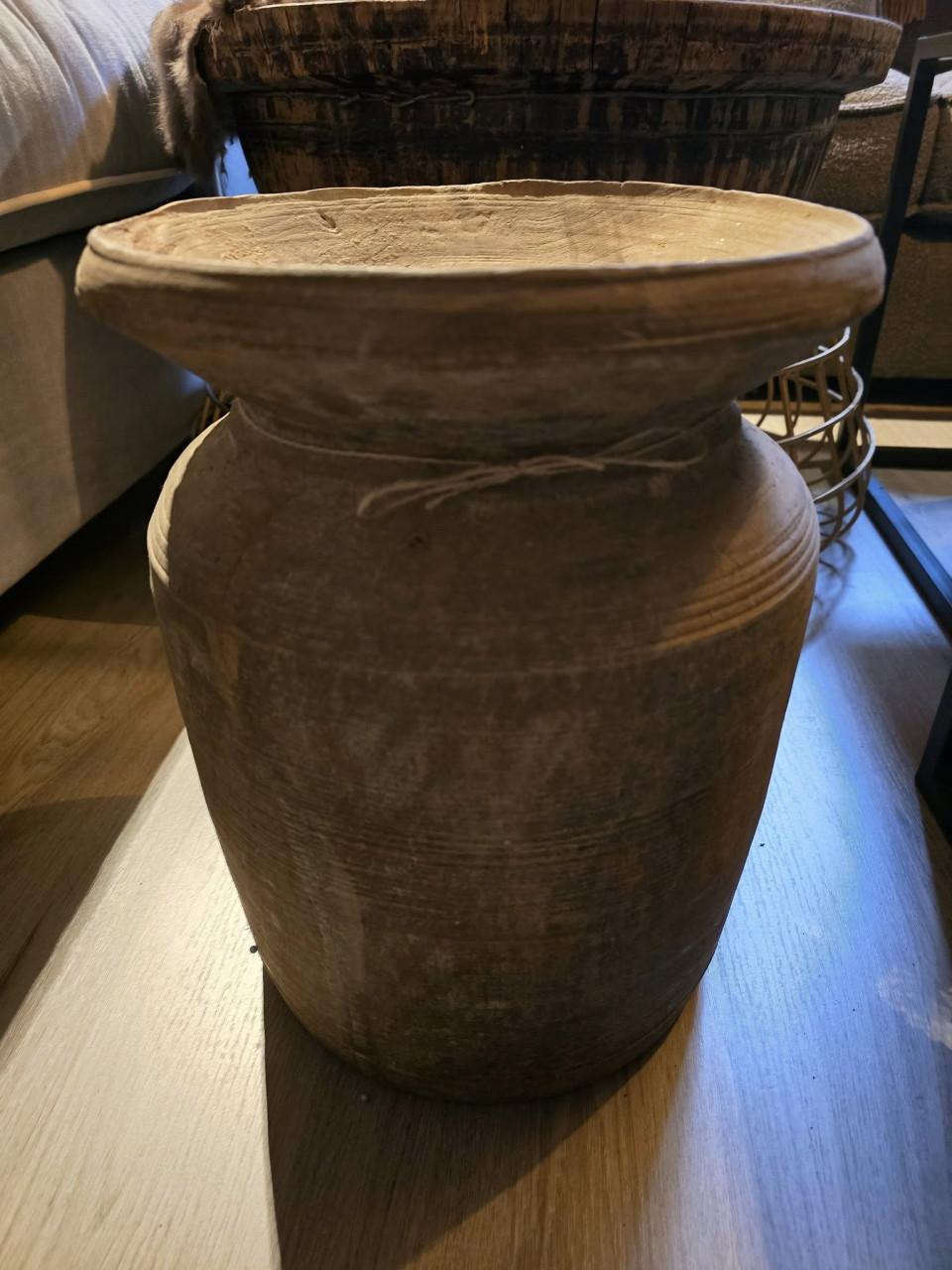 SCHITTERENDE NEPALESE POTTEN IN WISSELENDE MODELLEN EN KLEUREN, PRIJZENV.A