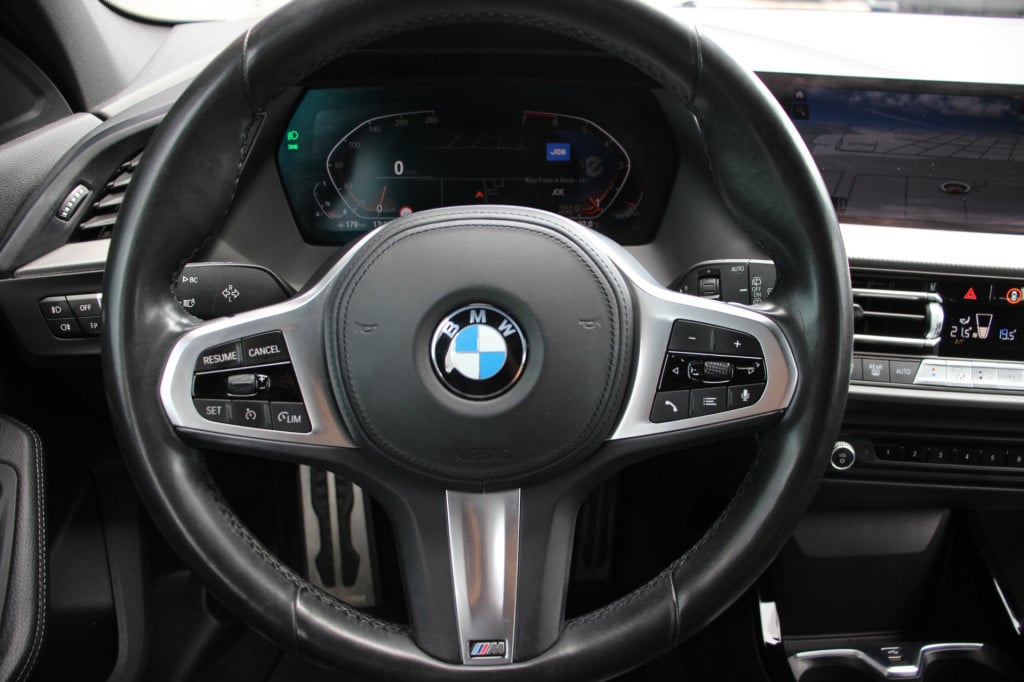 BMW 1 Serie 118i m-sport | digitale cockpit | leder | camera | dab