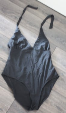 Zwart badpak met nekstrik maat 48
