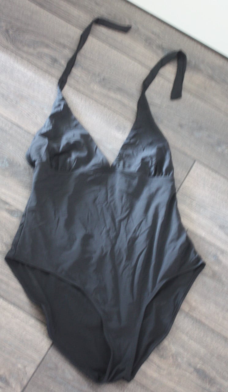 Zwart badpak met nekstrik maat 48