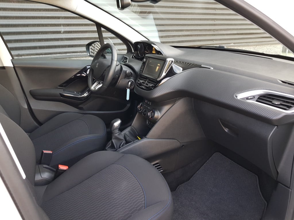 Peugeot 208 signature 1.2