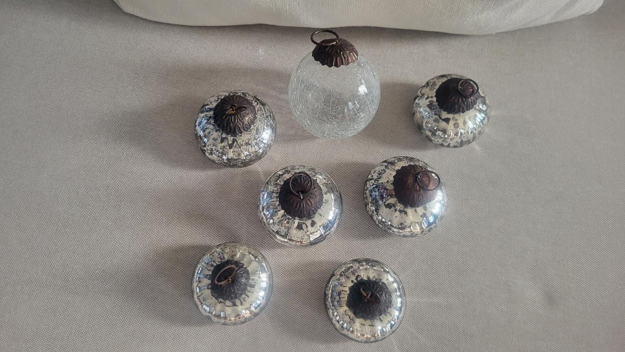 Set v 7 vintage kerstballen (armeluis zilver + craquelé)