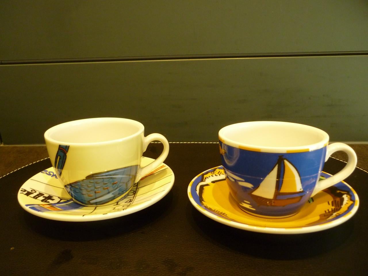 Set van 2 kop en schotel Arzberg Kunst Collectie
