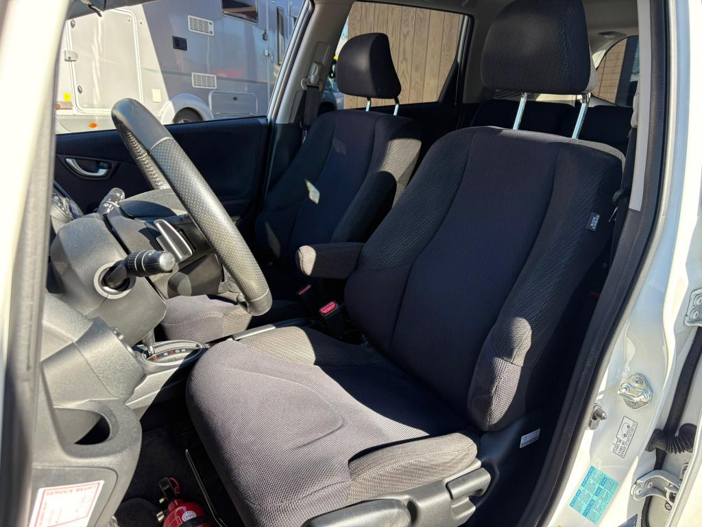 Honda Jazz 1.4 hybrid business mode +