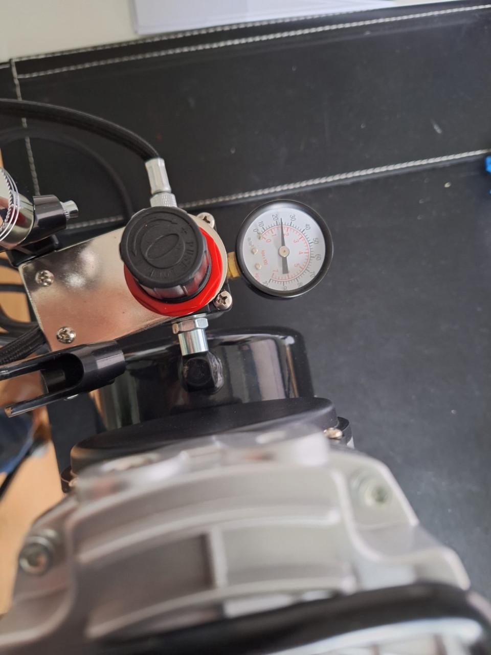 Te Koop: Airbrush compressor Fengda FD-186