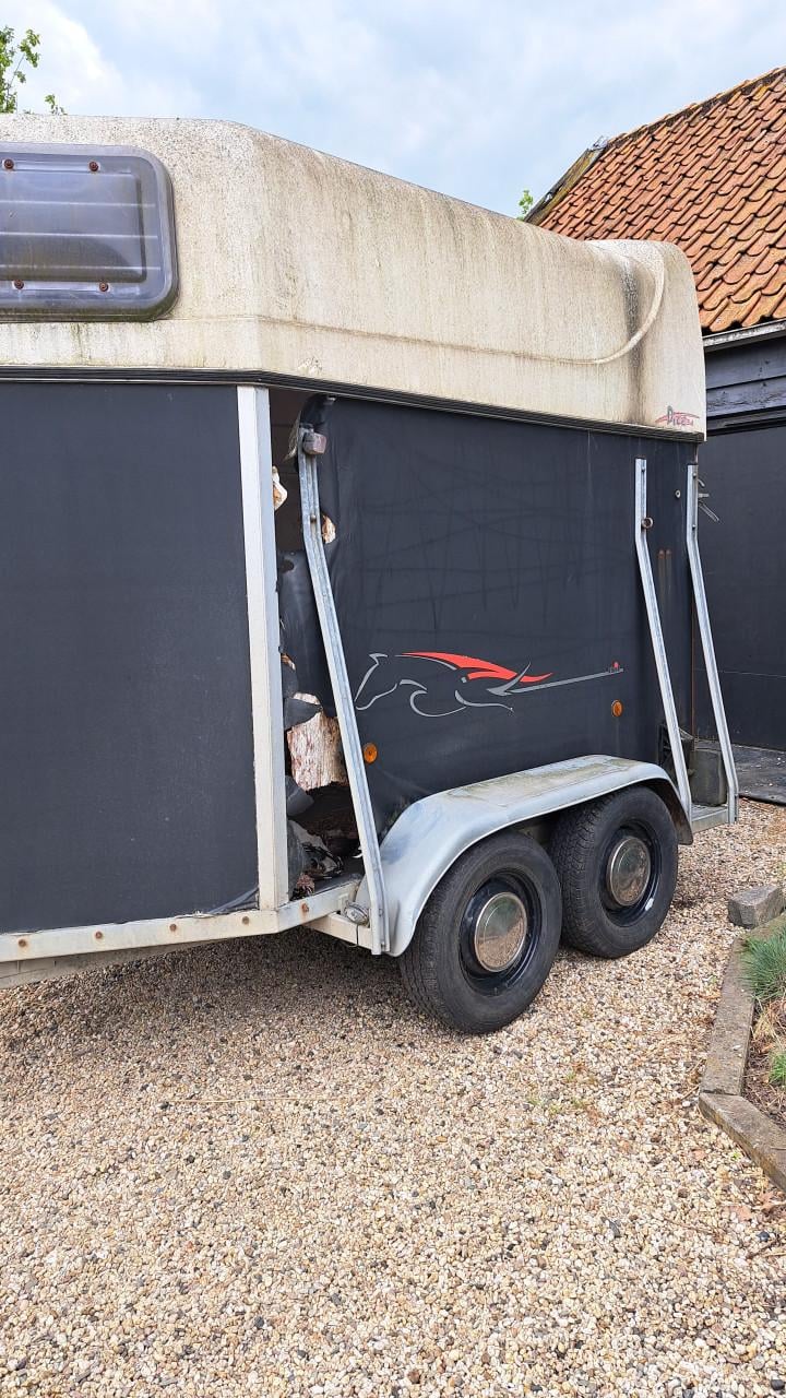 Paardentrailer, merk Sluis, 2-paards