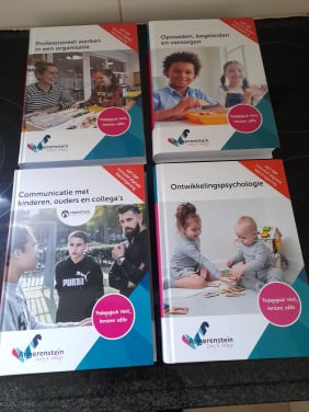 ( Nieuw ) Pedagogisch medewerker ( 4 boeken )