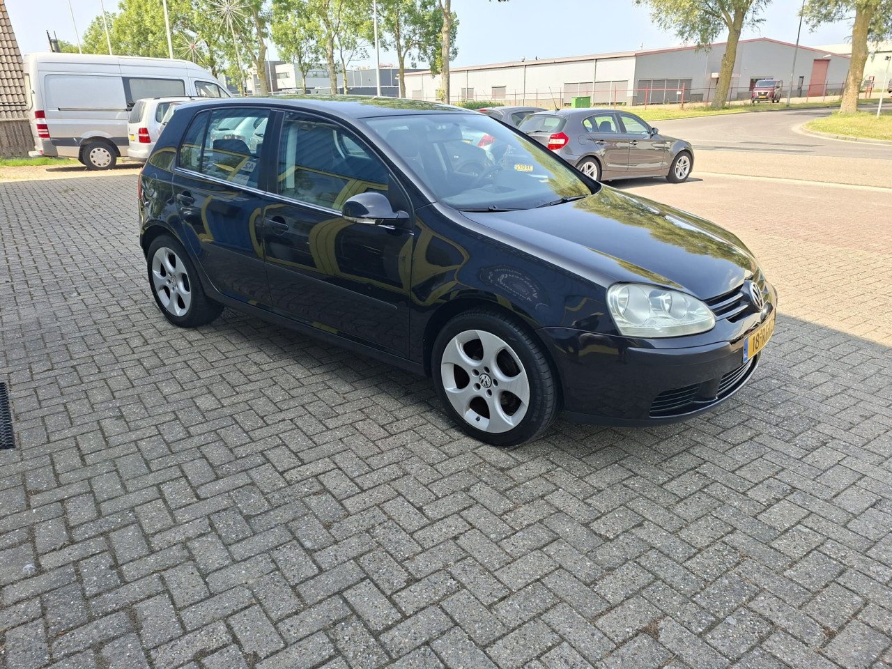 Volkswagen GOLF 1.6 FSI Comfortline 5 deurs bj:2005 airco-navigatie