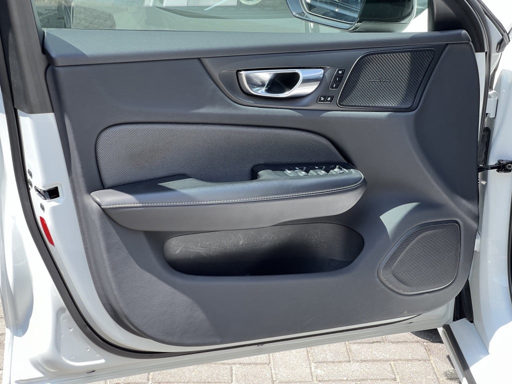 Volvo V60 t6 398pk recharge r-design| panodak| adap.cruise| trekhaak| awd|