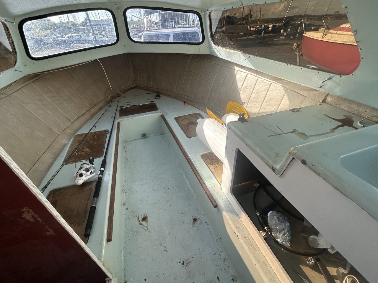 Kajuitboot Yamaha 20 PK met wat werk