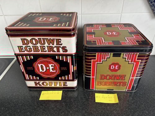 2 Douwe Egberts voorraadblikken.