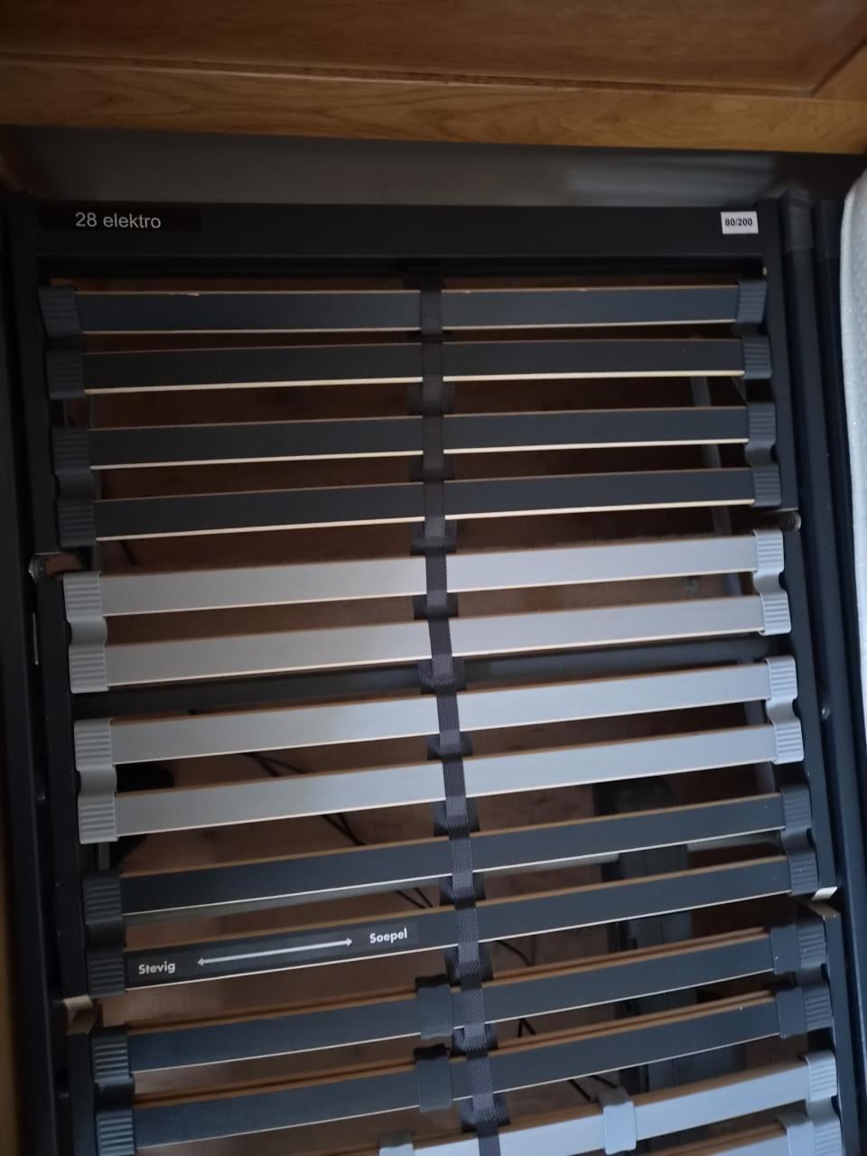 2 elektrische lattenbodem en 2 mooi matrassen