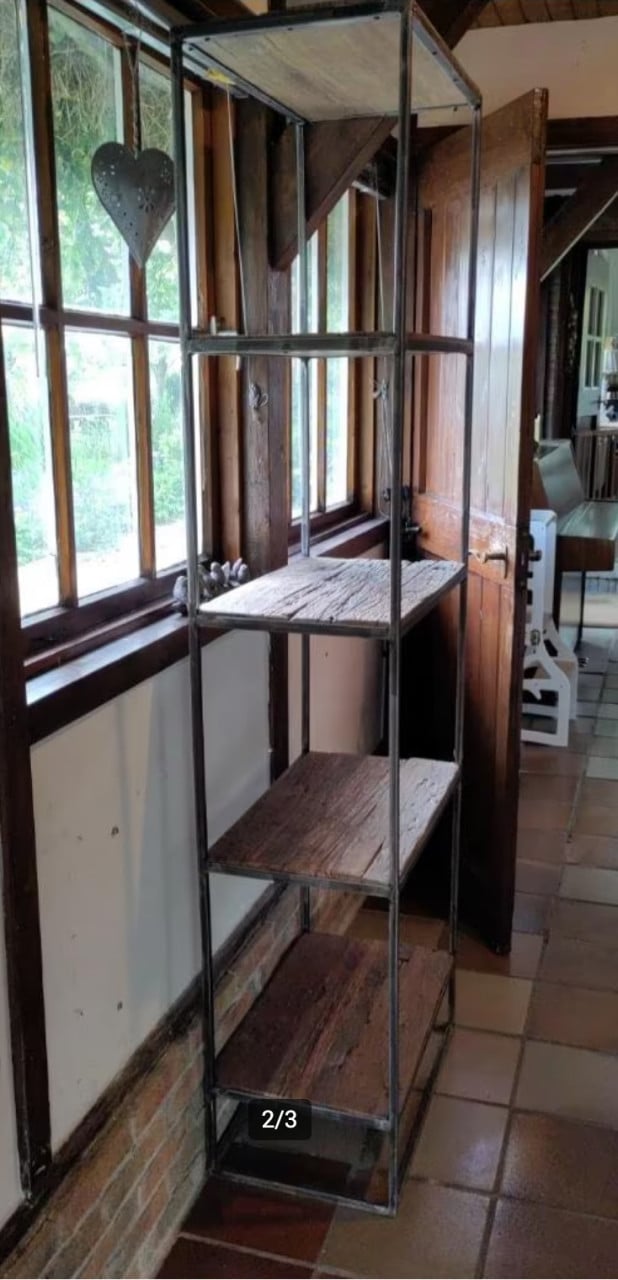 Industriële grof houten kast