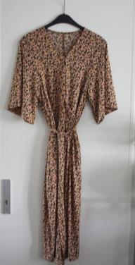 Jurk  met bloemen print maat l