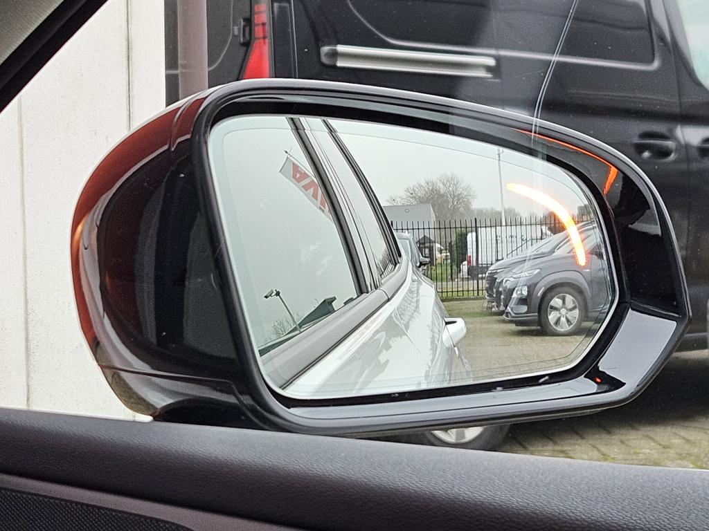 Volvo V60 2.0 b3 momentum advantage | r-design | acc | carplay